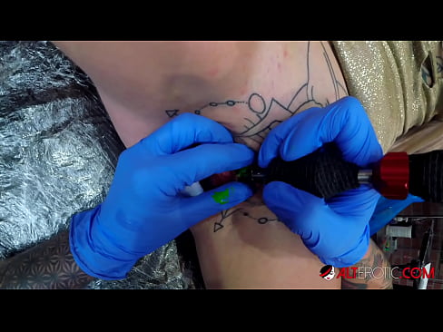 ❤️ Sully Savage, o bunăciune extrem de tatuată, și-a făcut un tatuaj pe clitorisul ei at ro.canalblog.xyz ❌️